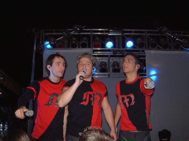 gal/Newsletters/September_2004/Boy band 3.jpg